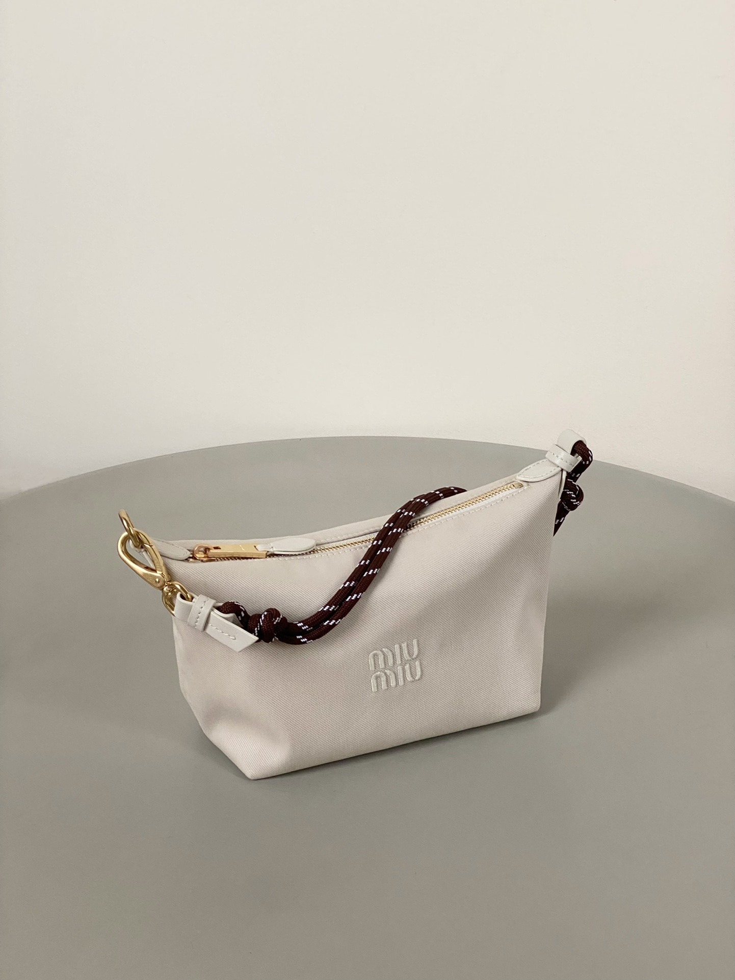 미우미우 게버딘 파우치