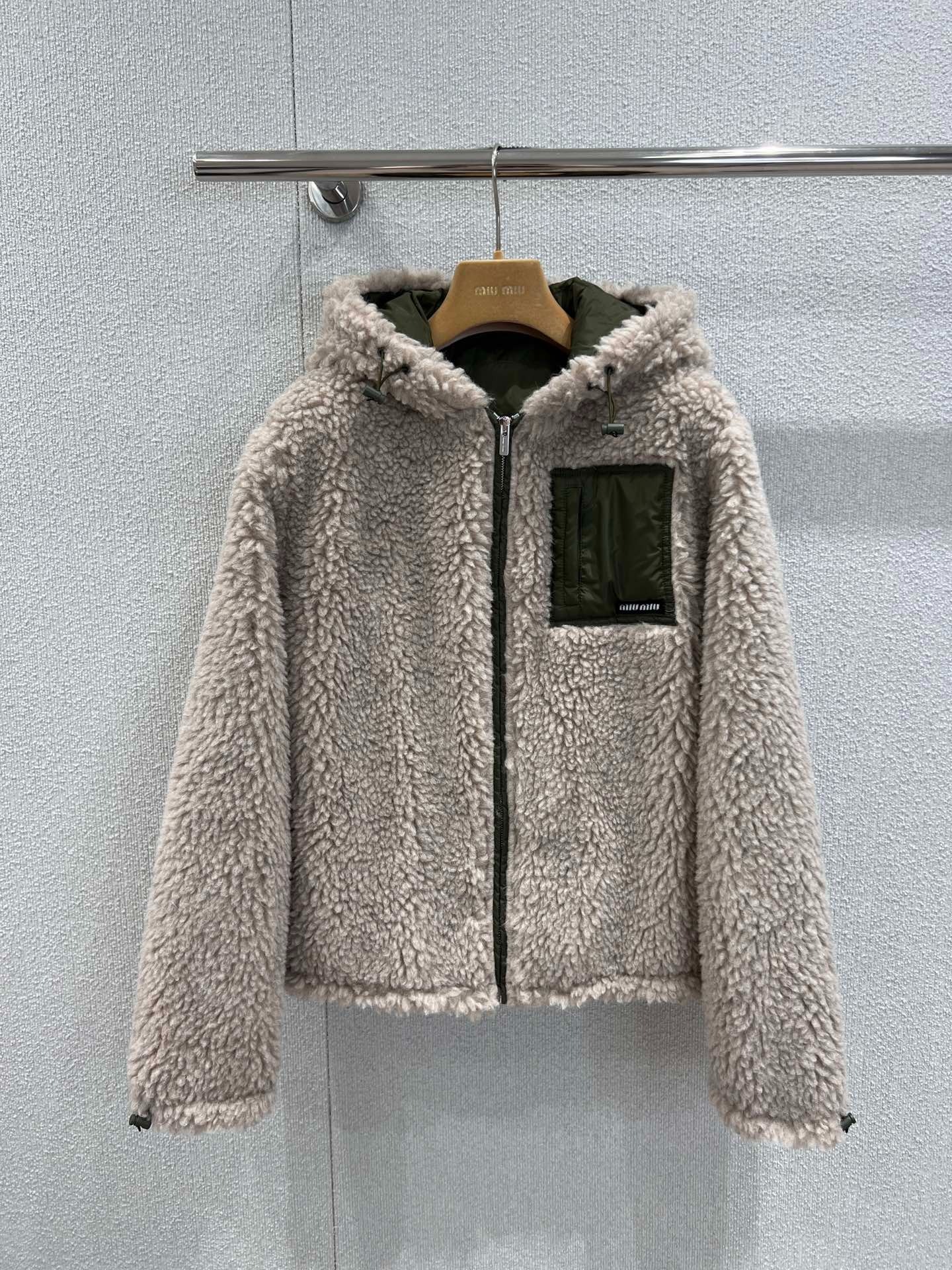 미우미우 25Fw 신상 푸들 패딩 점퍼