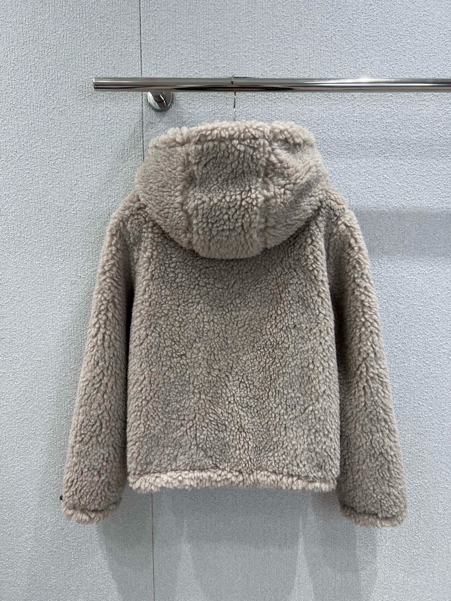 미우미우 25Fw 신상 푸들 패딩 점퍼