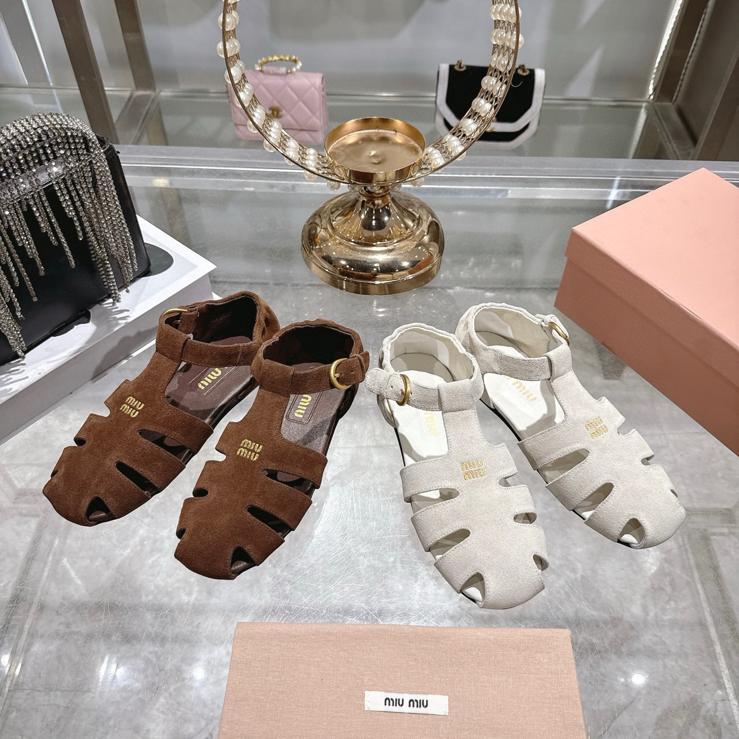 미우미우 26 신상 일자 스트랩 플랫 샌들