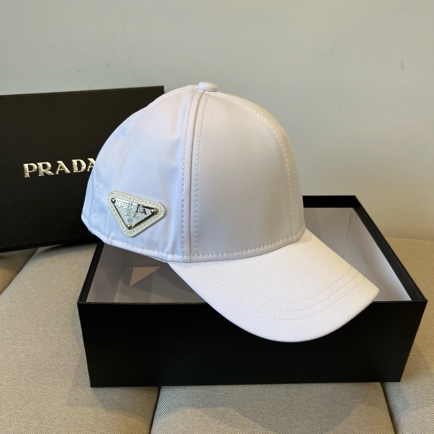 프라다 신상 클래식 야구모자