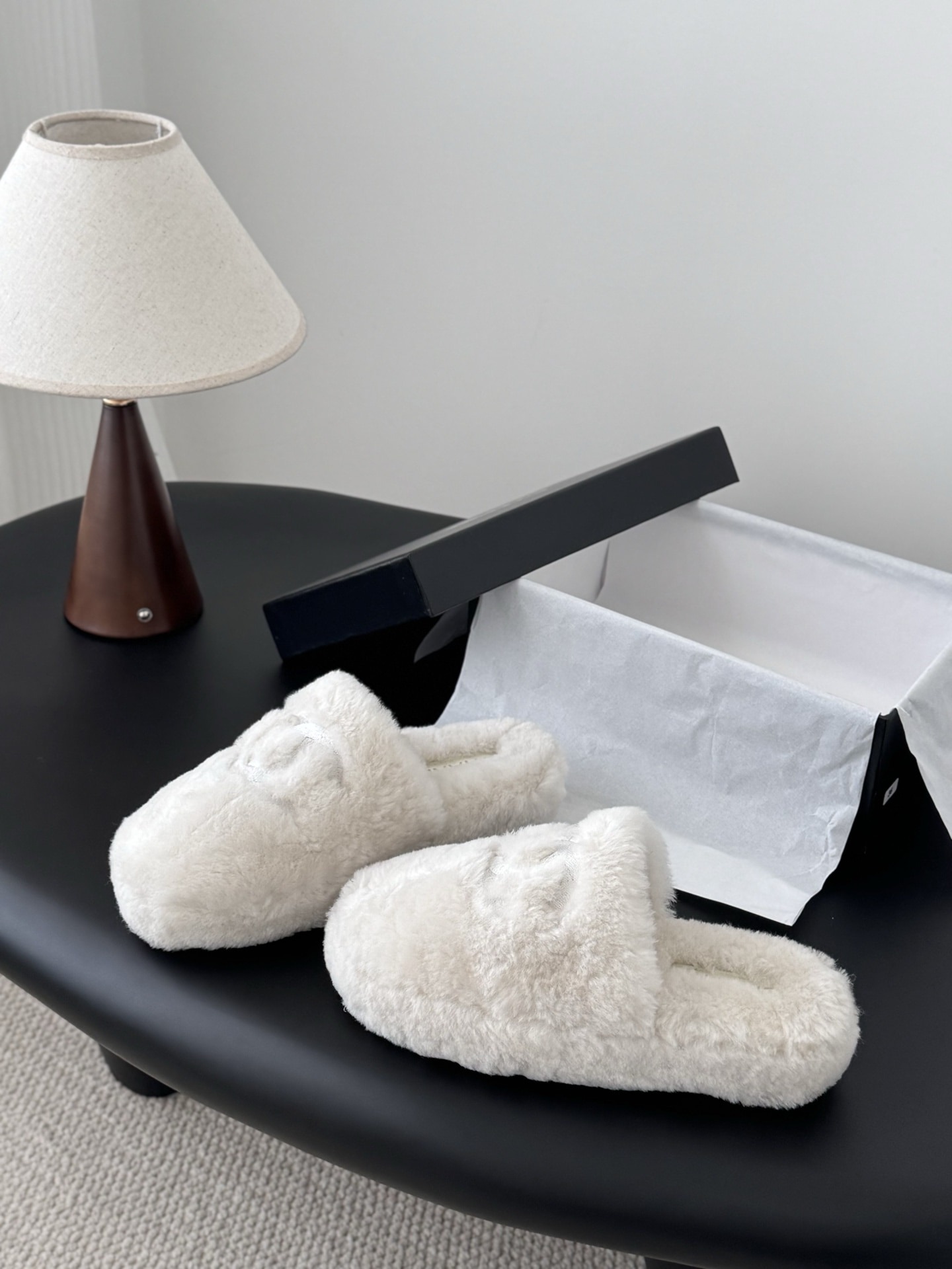 샤넬 25K 신상 털 슬리퍼