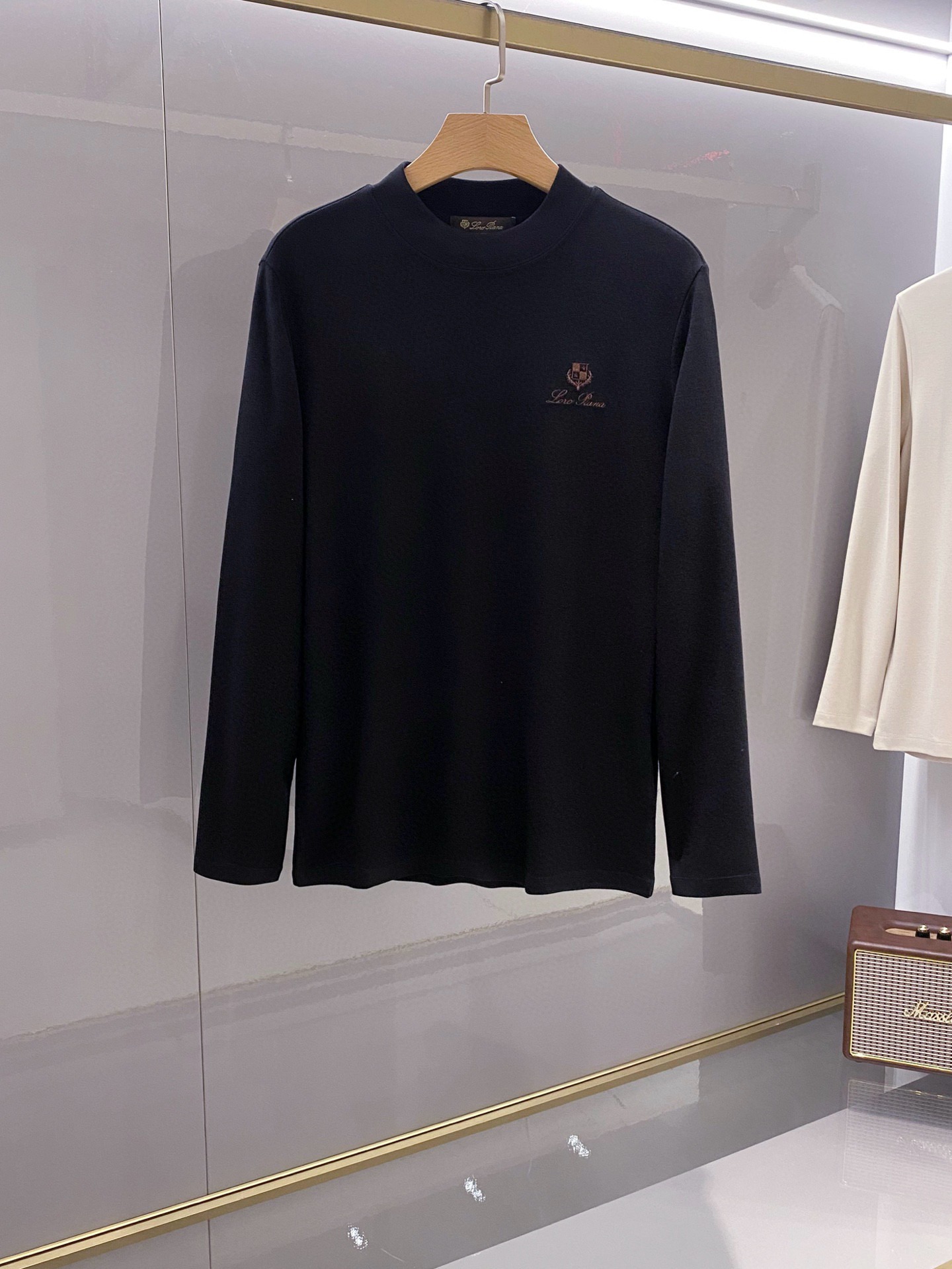 로로피아나 라운드넥 긴팔 이너웨어