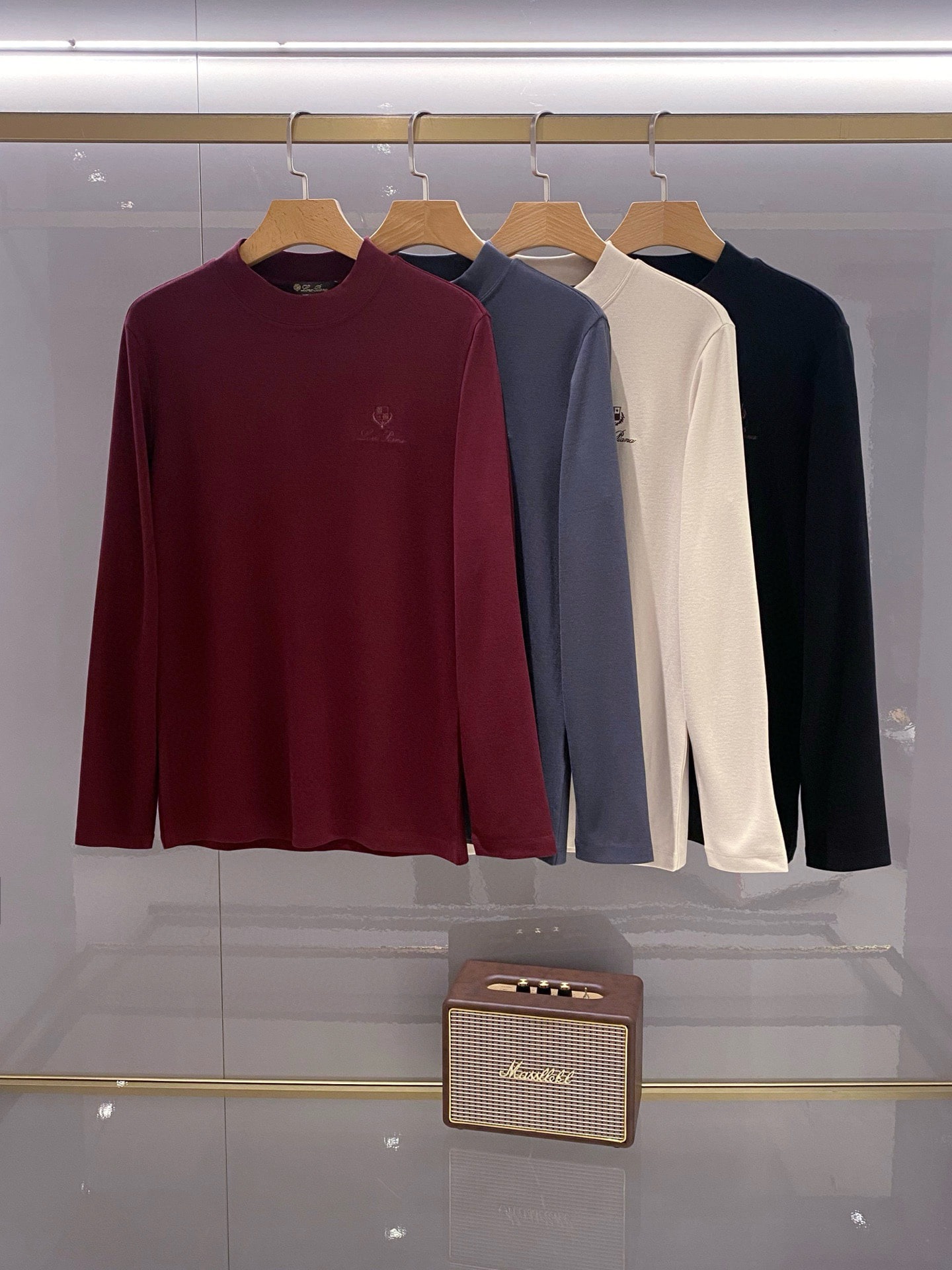 로로피아나 라운드넥 긴팔 이너웨어