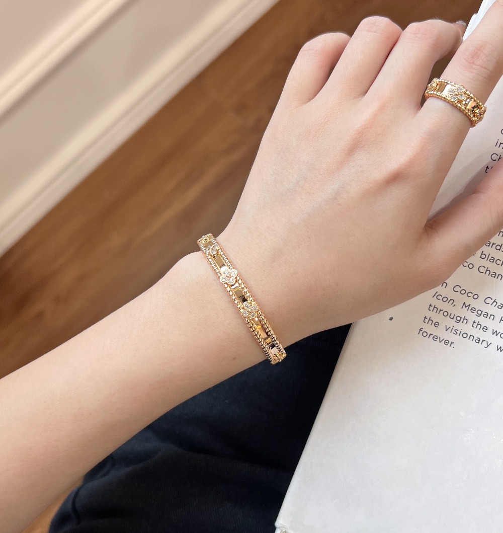 반클리프 Arpel 뻬를리 스위트 클로버 브레이슬릿 팔찌