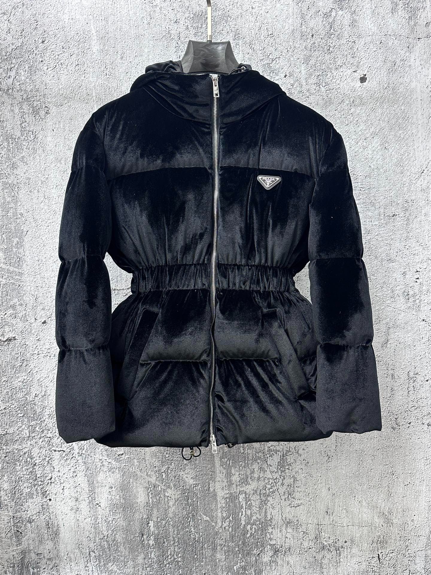 프라다 벨벳 다운 자켓