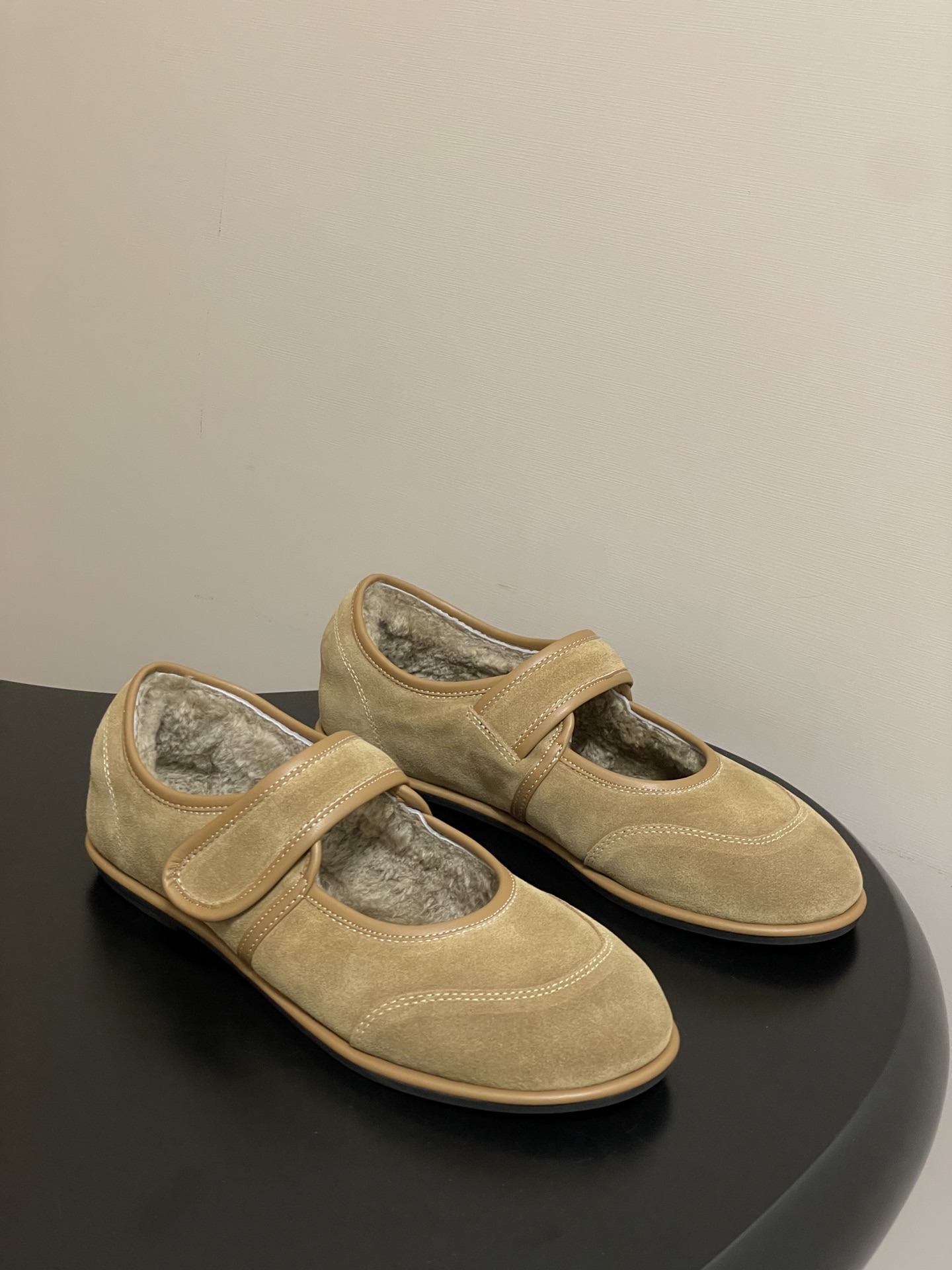 더로우 25ss 신상 플랫슈즈 퍼 워커