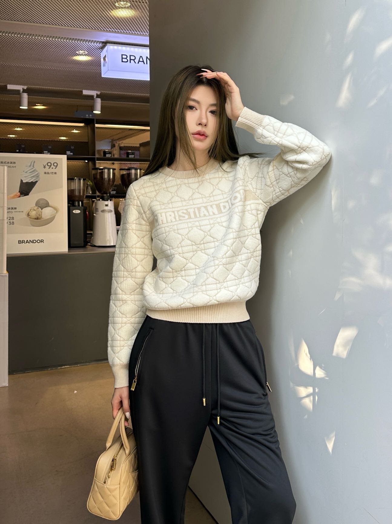 디올 25 신상 퀼팅 자카드 니트