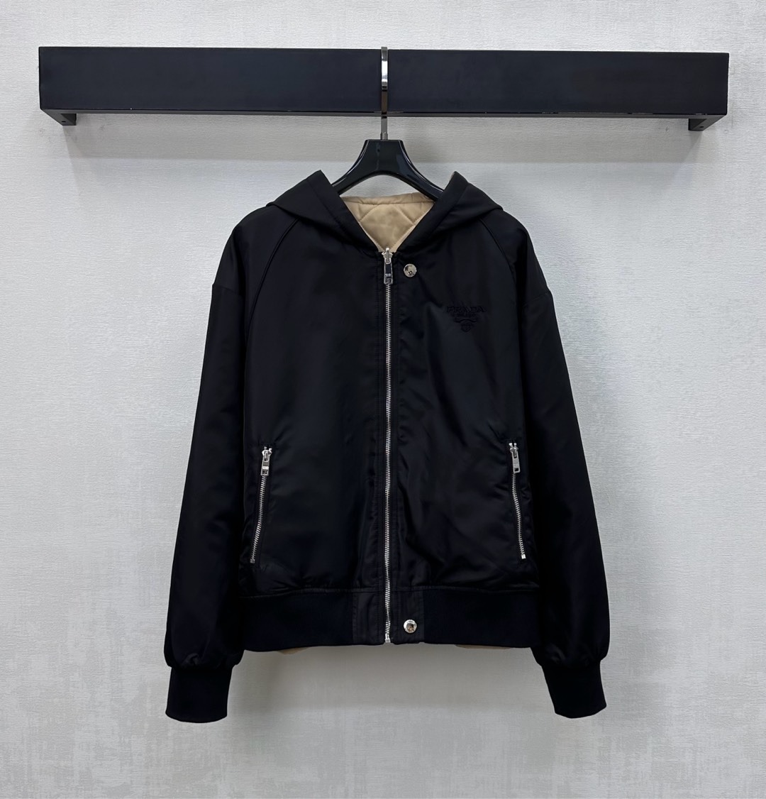 프라다 25 신상 양면 후드 패딩 점퍼