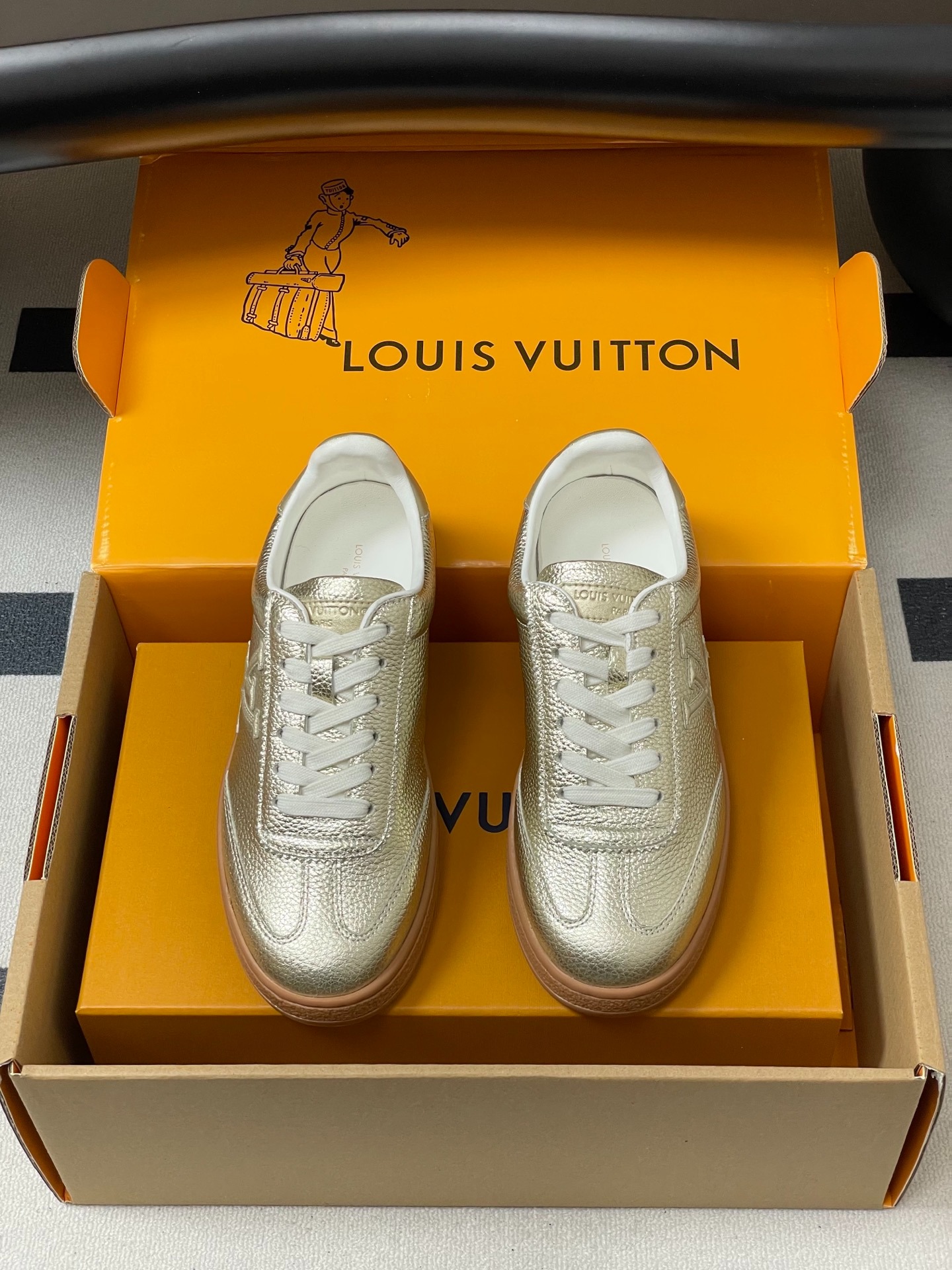 루이비통 신상 통굽 스니커즈