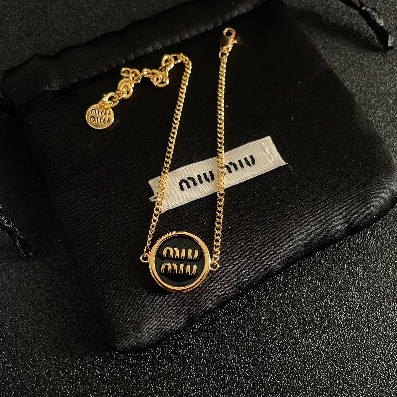 미우미우 레터링 팔찌