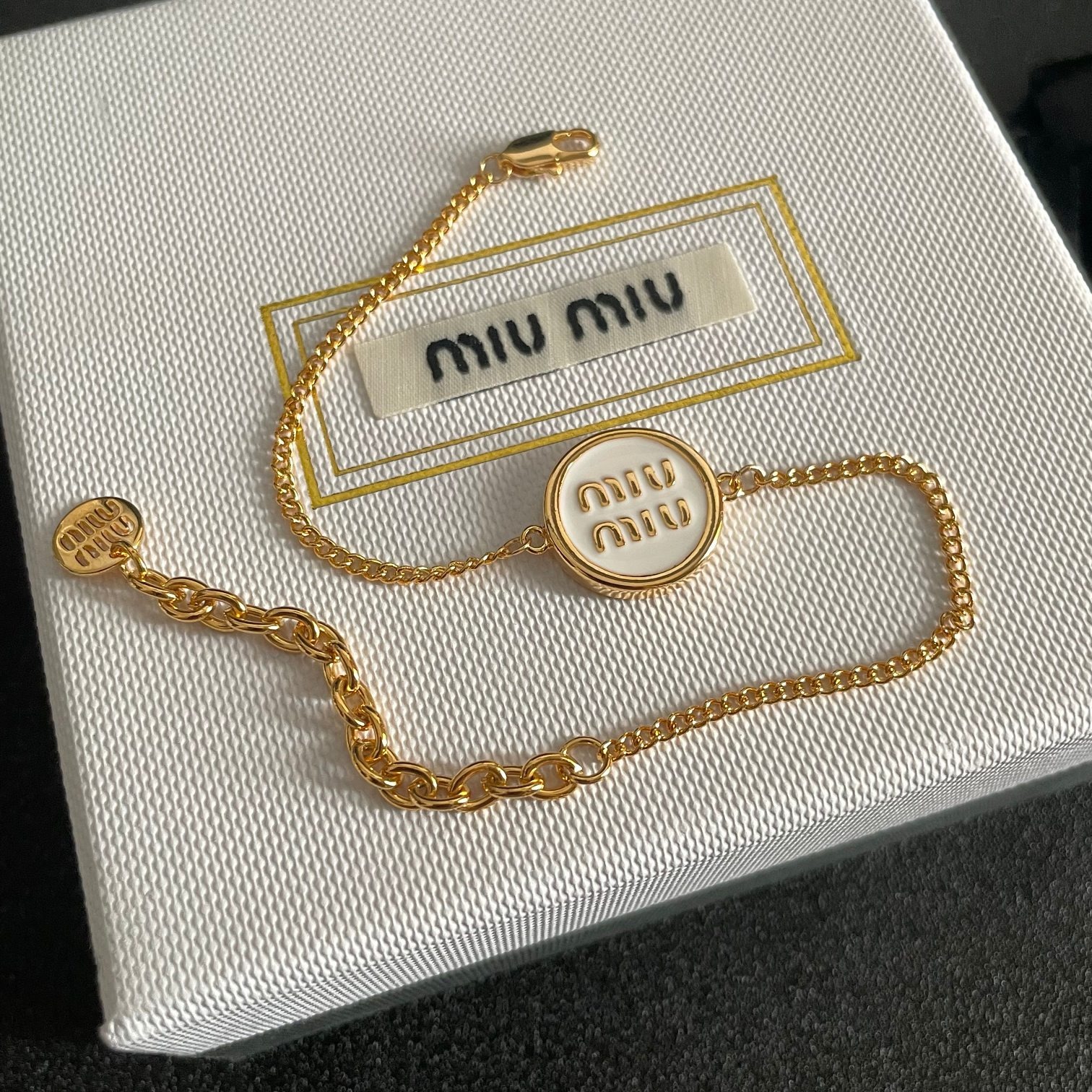미우미우 레터링 팔찌