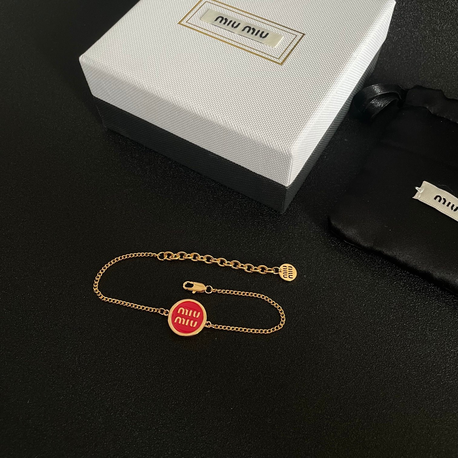 미우미우 레터링 팔찌