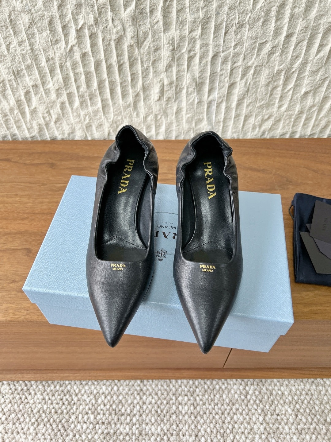 프라다 26ss 펌프스 단화