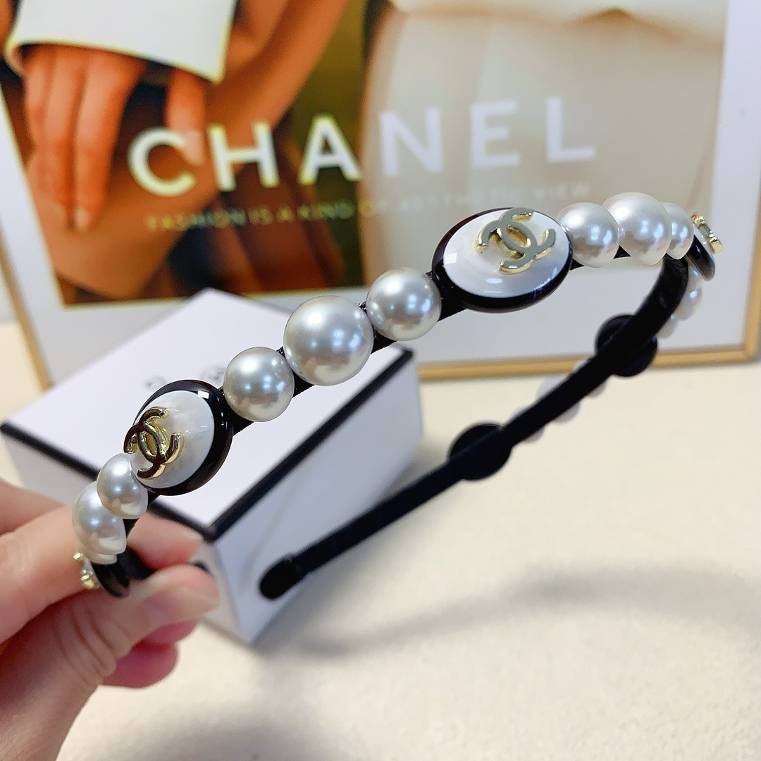 샤넬 신상 진주 로고 머리띠