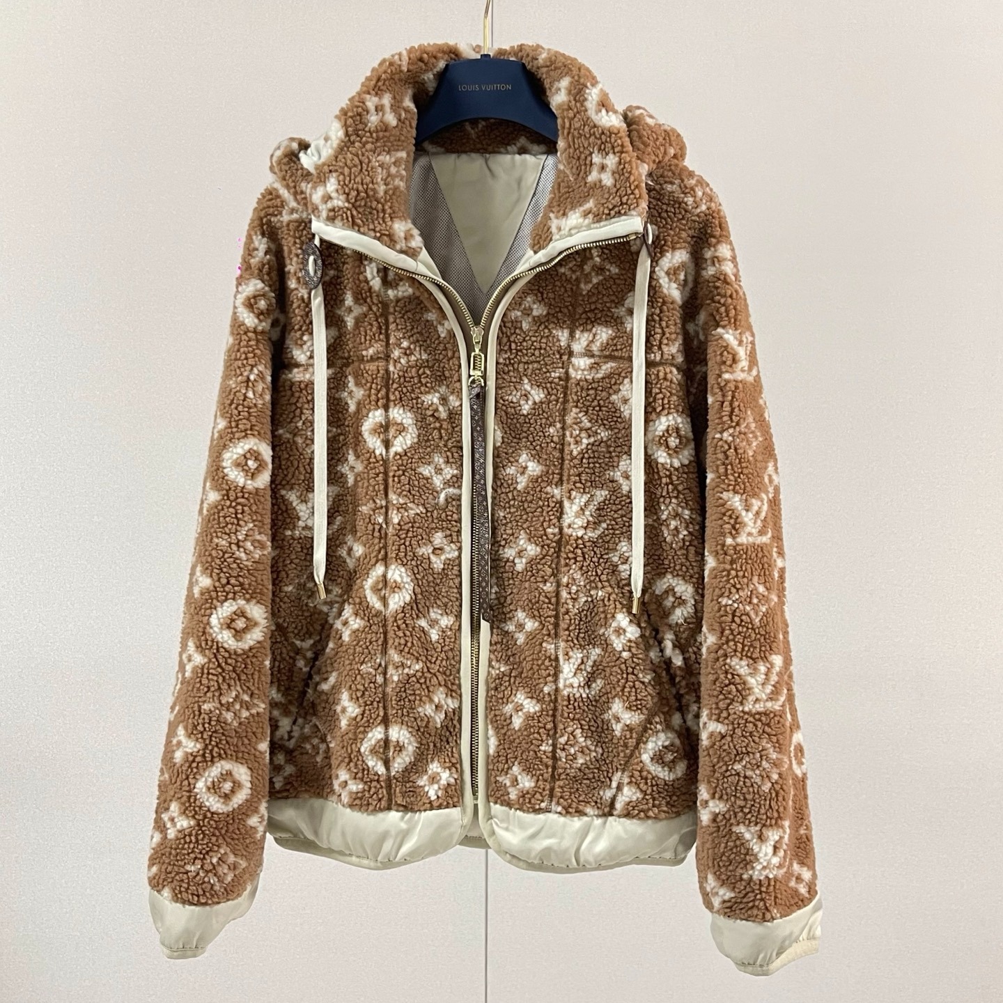 루이비통 스키 컬렉션 후드 램스울점퍼