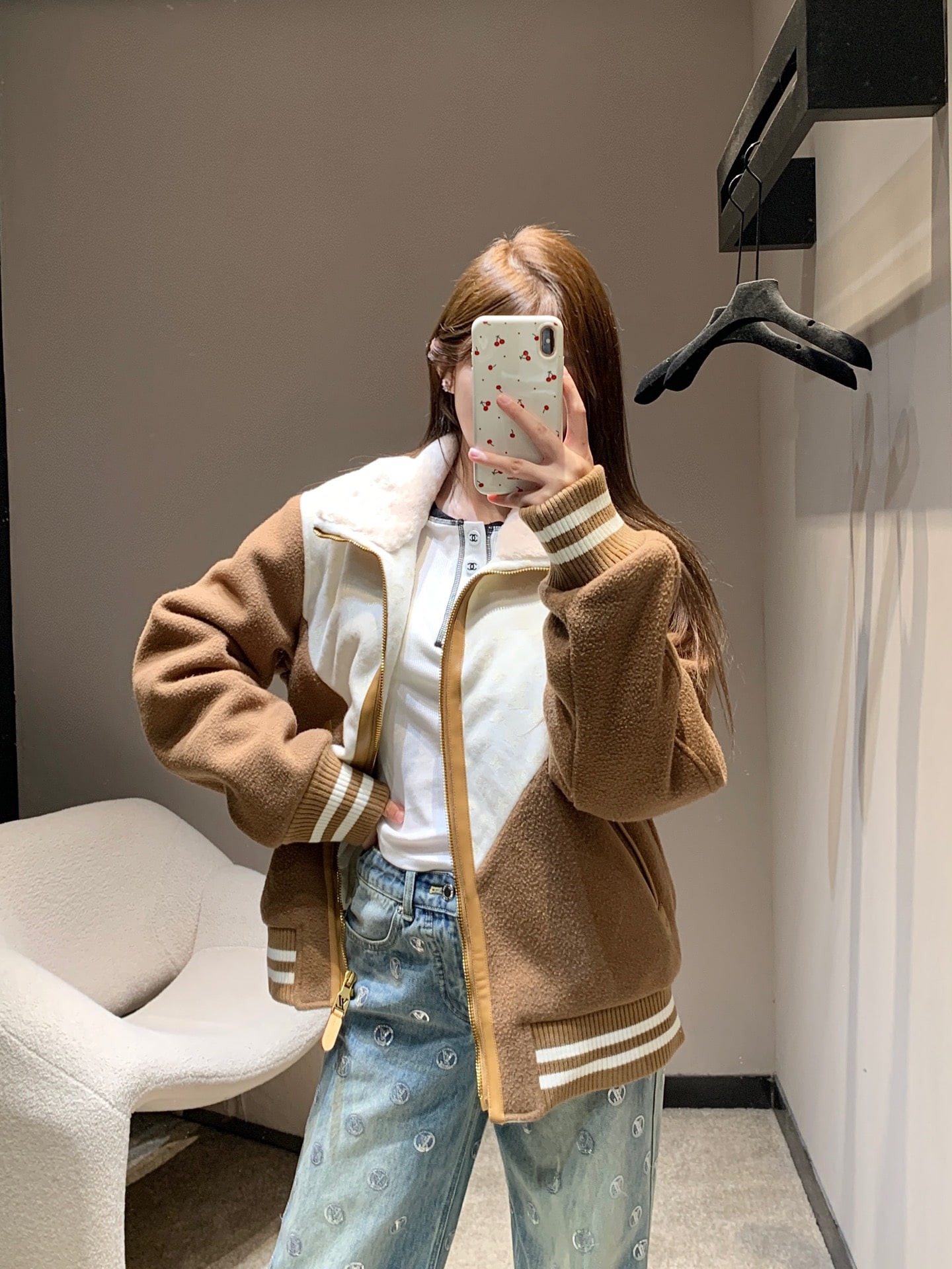 루이비통 25Fw 신상 양털 칼라 집업 점퍼