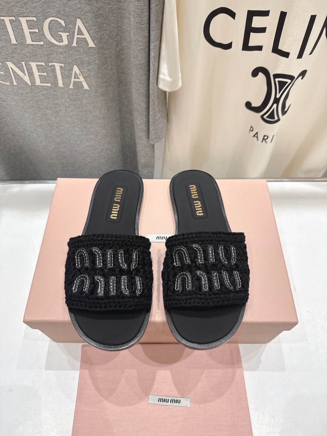 미우미우 26ss 신상 플랫 샌들