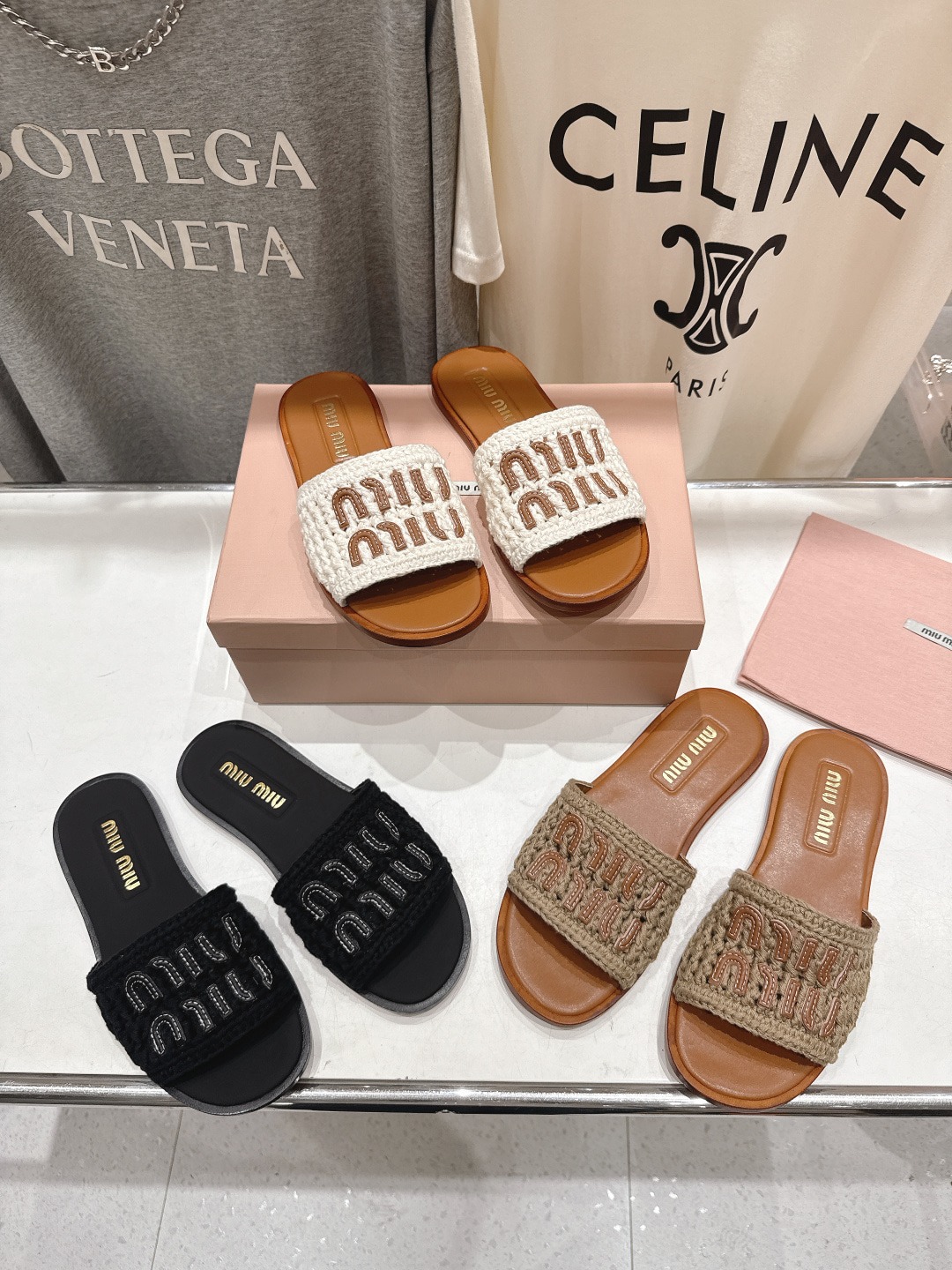 미우미우 26ss 신상 플랫 샌들