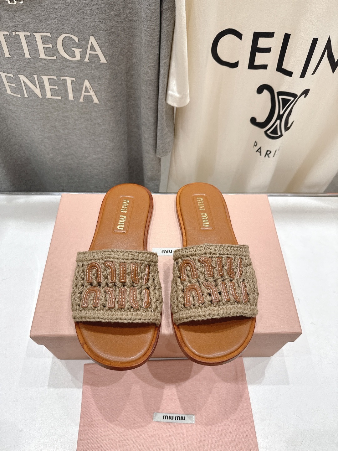 미우미우 26ss 신상 플랫 샌들