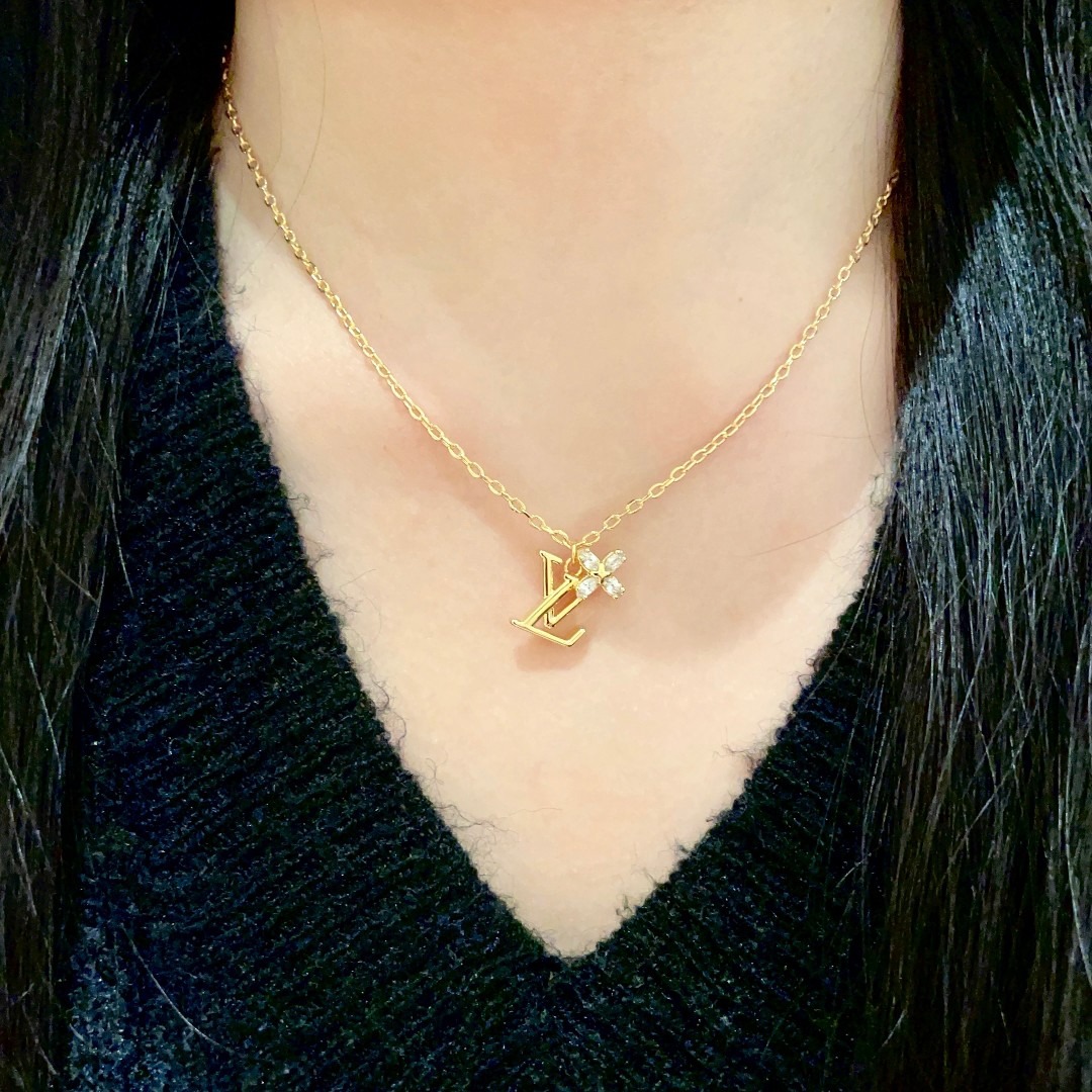 루이비통 아이코닉 플라워 목걸이