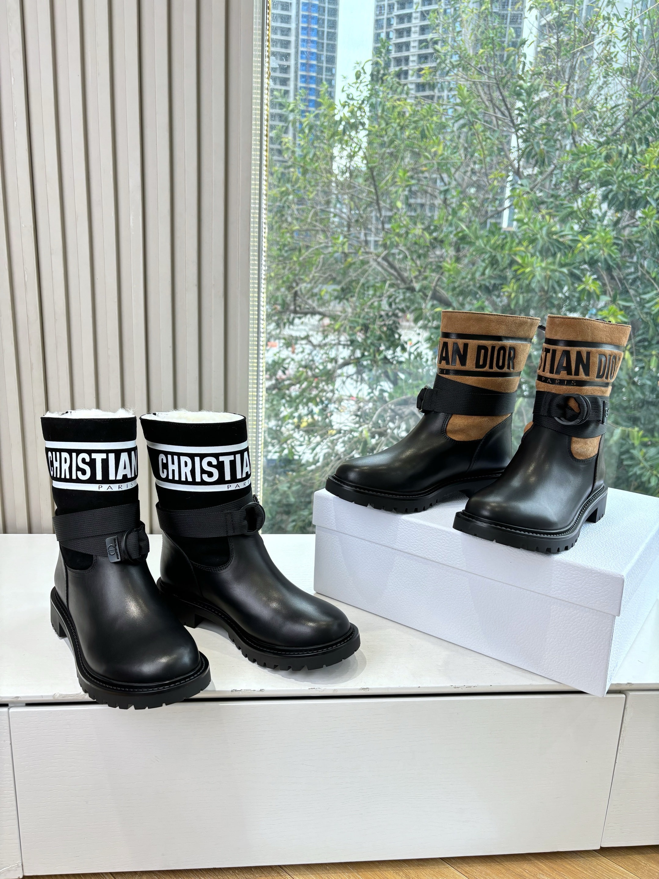 디올 25 첼시 앵클부츠