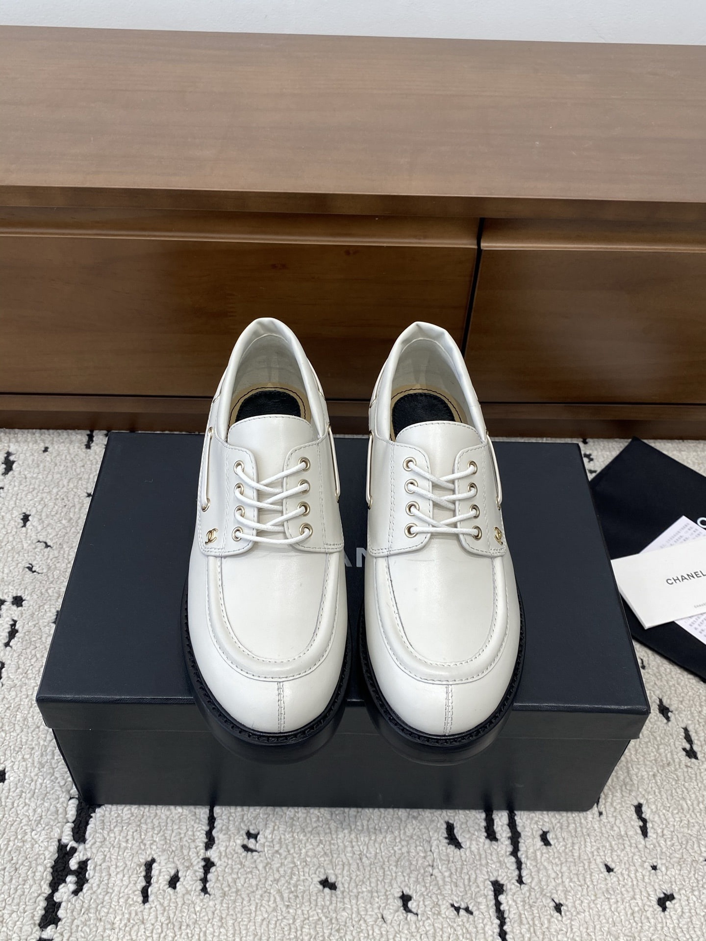 샤넬 26 신상 레이스업 로퍼