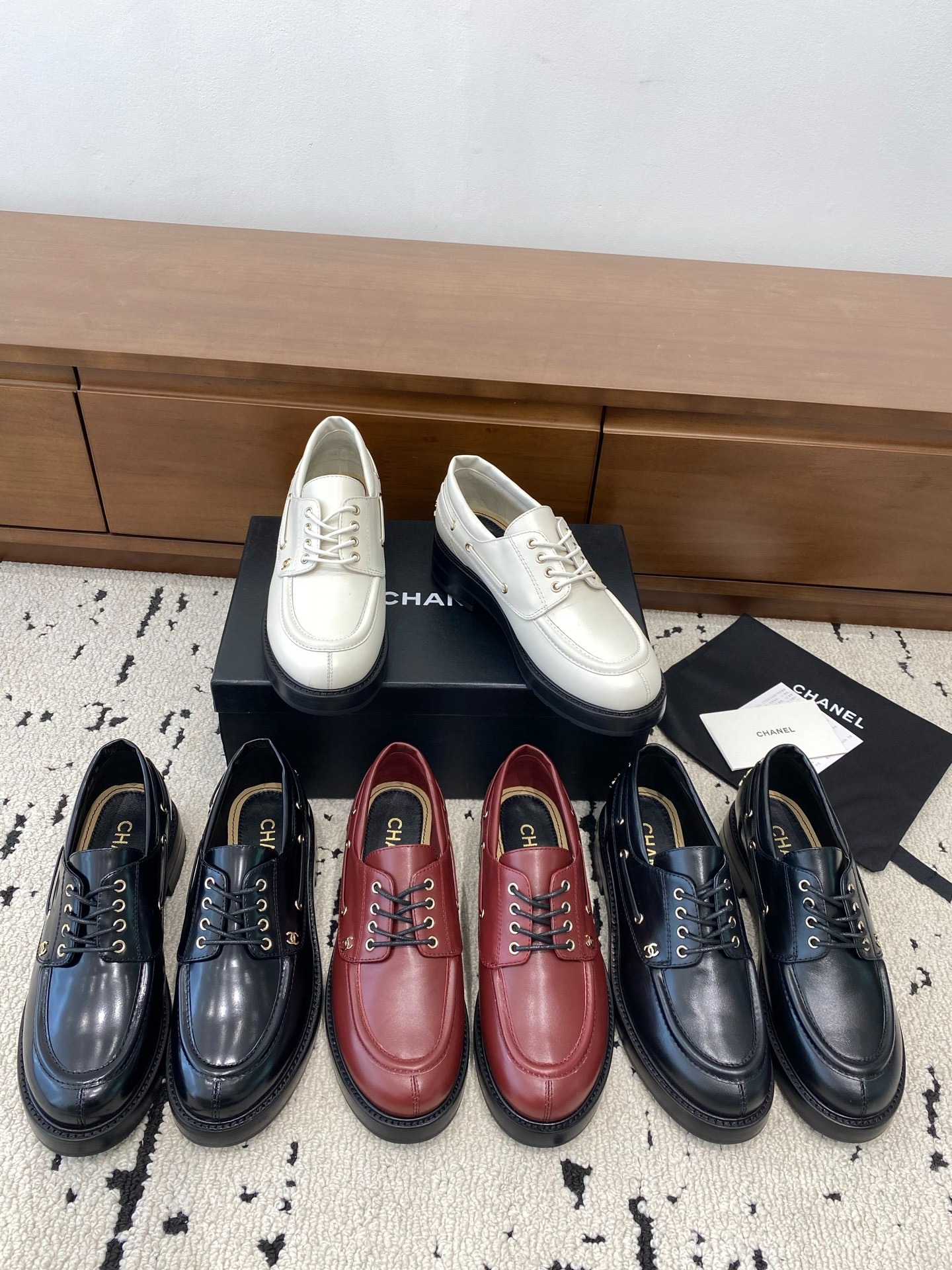 샤넬 26 신상 레이스업 로퍼