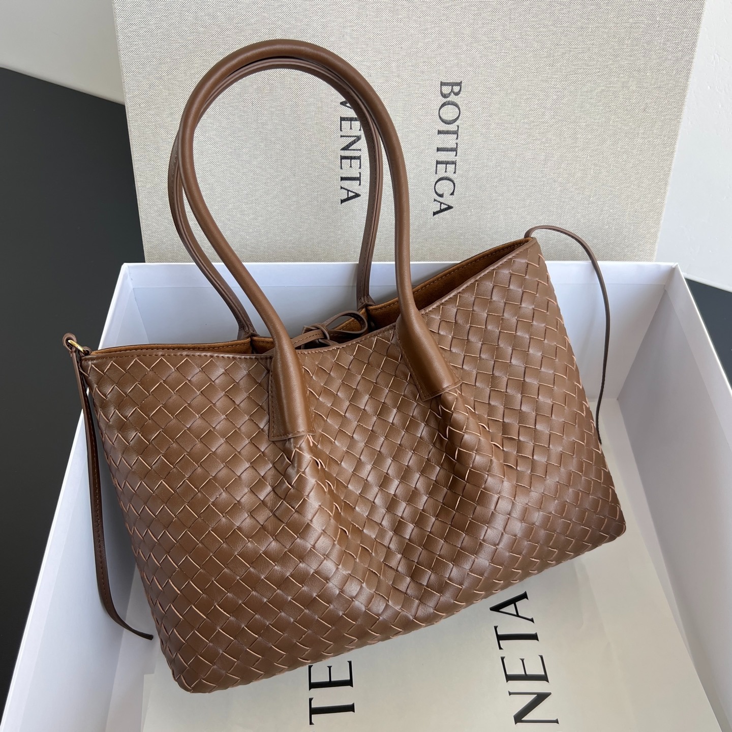 보테가베네타 피나코테카 미디움 토트백