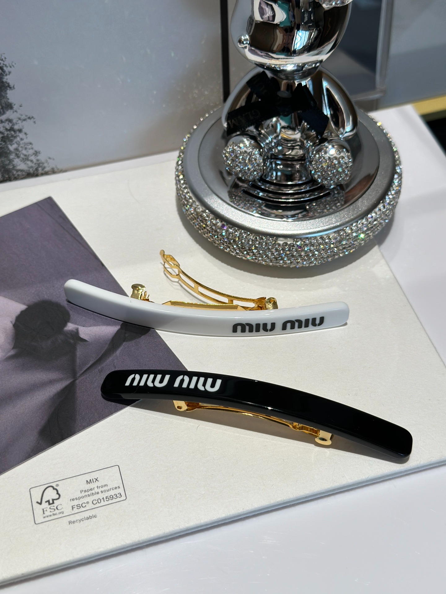 미우미우 블랙/화이트 일자클립