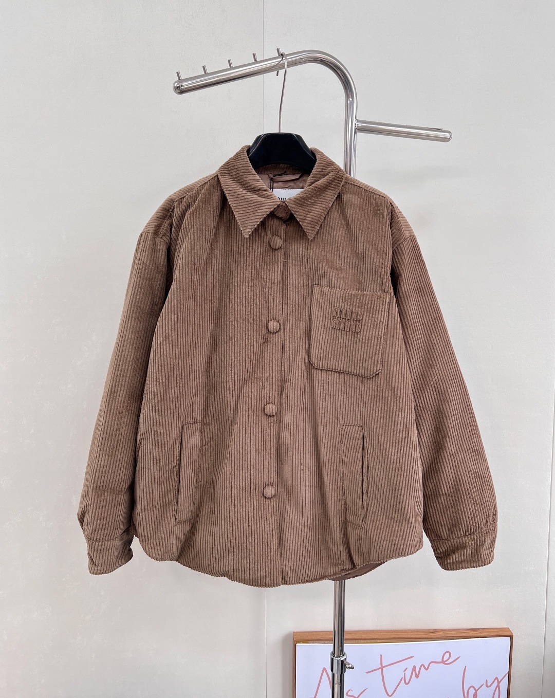 미우미우 신상 코듀로이 숄카라 패딩