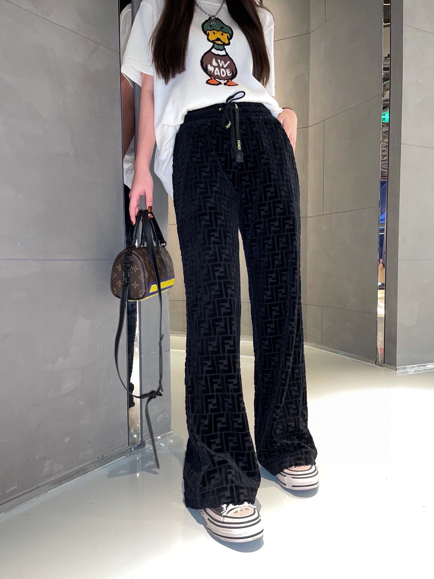 펜디 신상 벨벳 와이드 팬츠