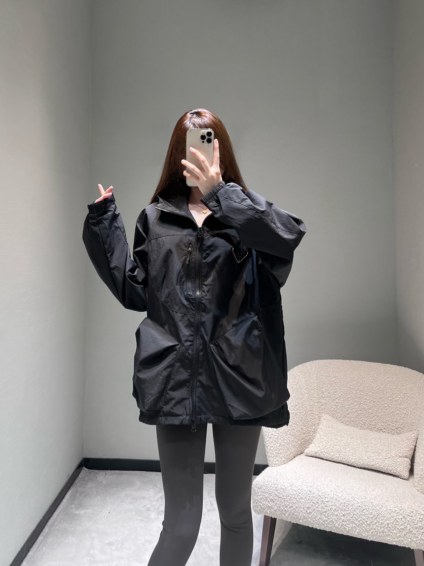 프라다 신상 삼각 로고 후드 바람막이 점퍼