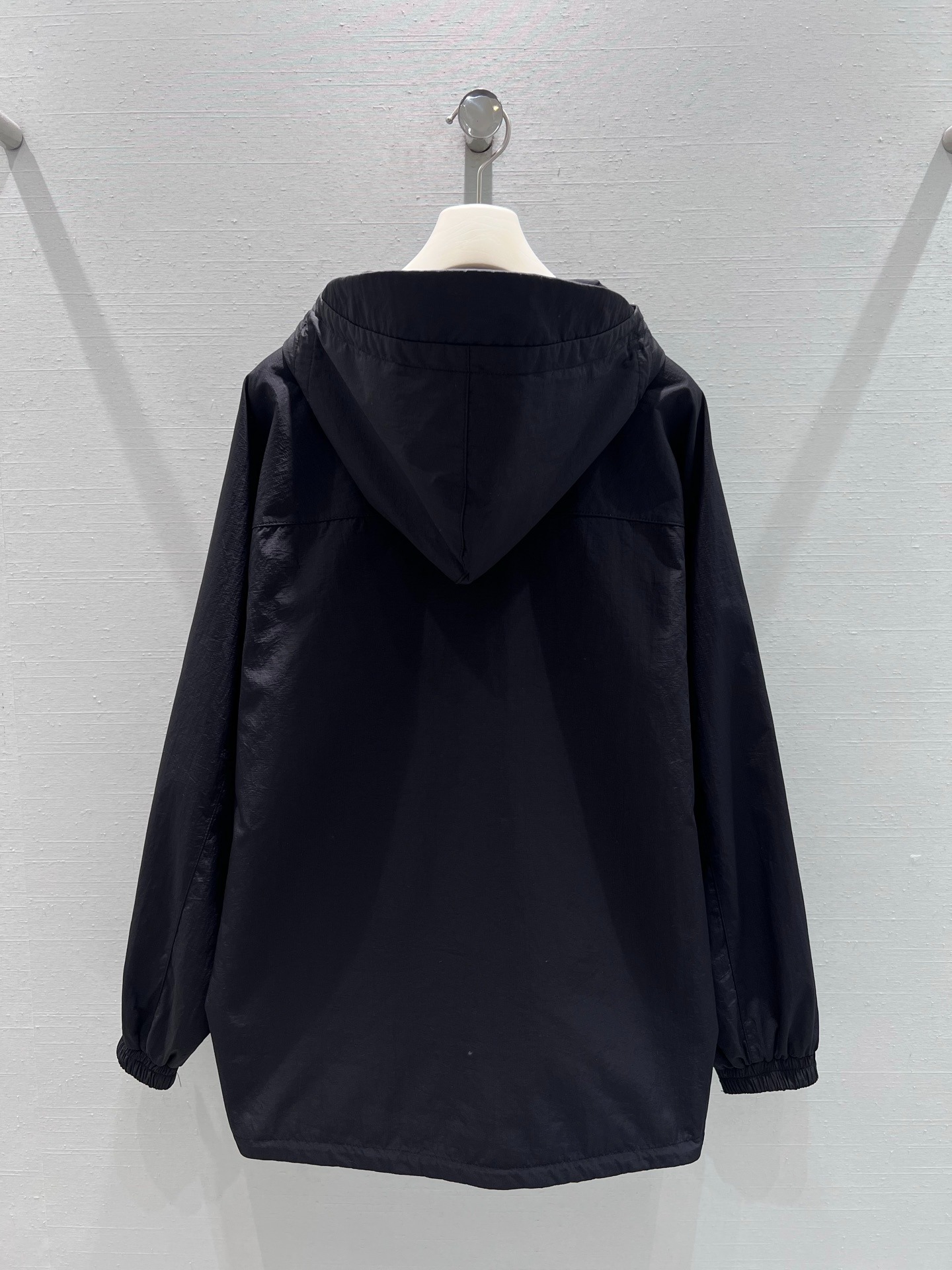 프라다 신상 삼각 로고 후드 바람막이 점퍼