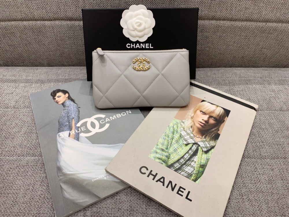 샤넬 19 스몰 파우치 AP1059 