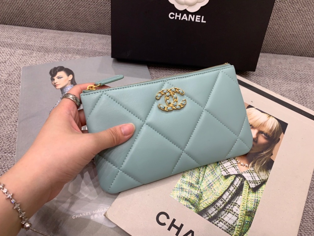 샤넬 19 스몰 파우치 AP1059 