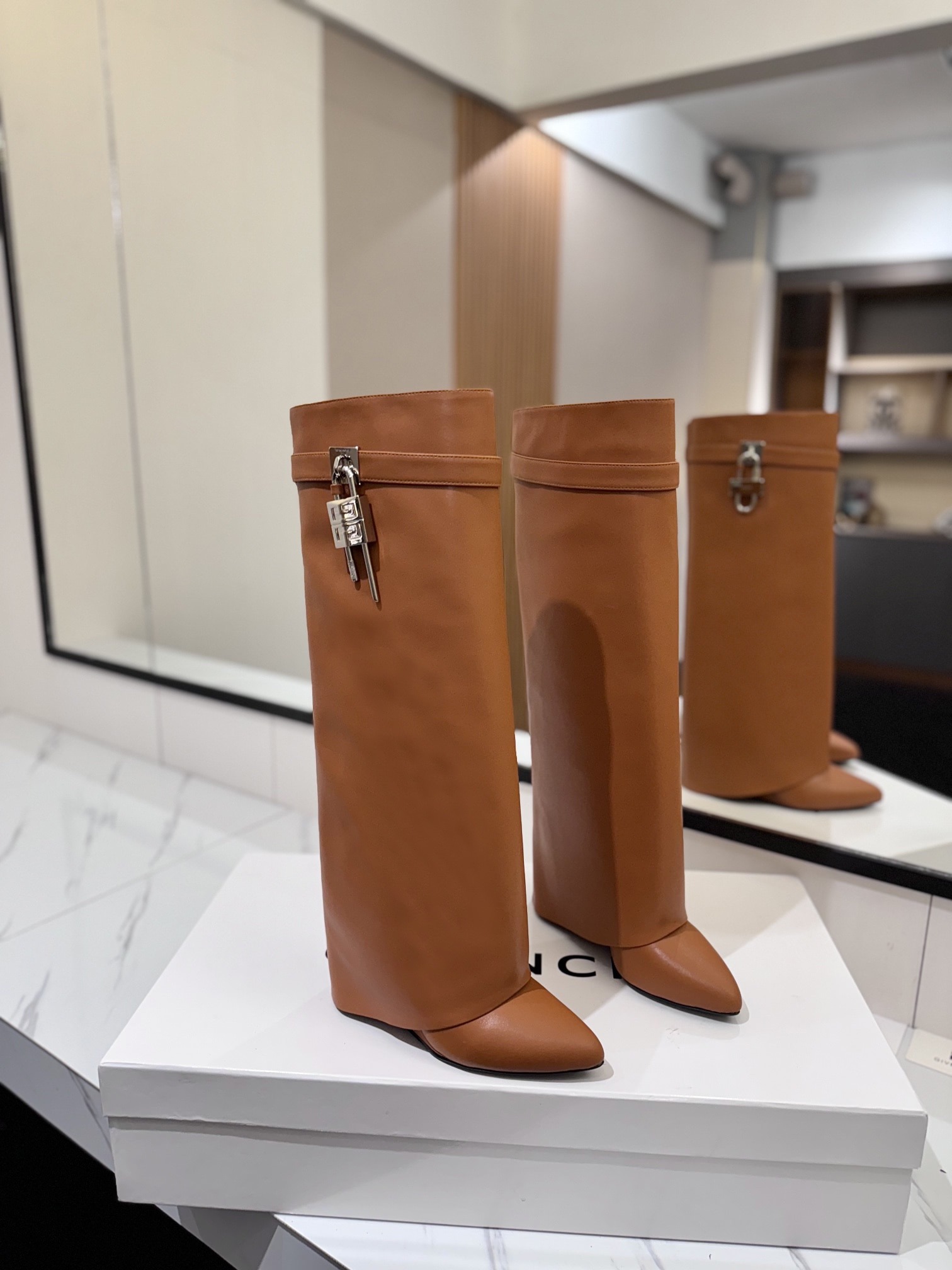 지*시 신상 샤크 락 부츠