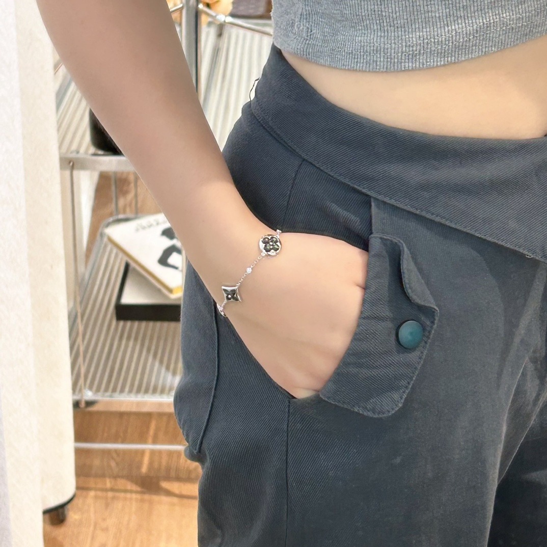 루이비통 COLOR BLOSSOM 브레이슬릿