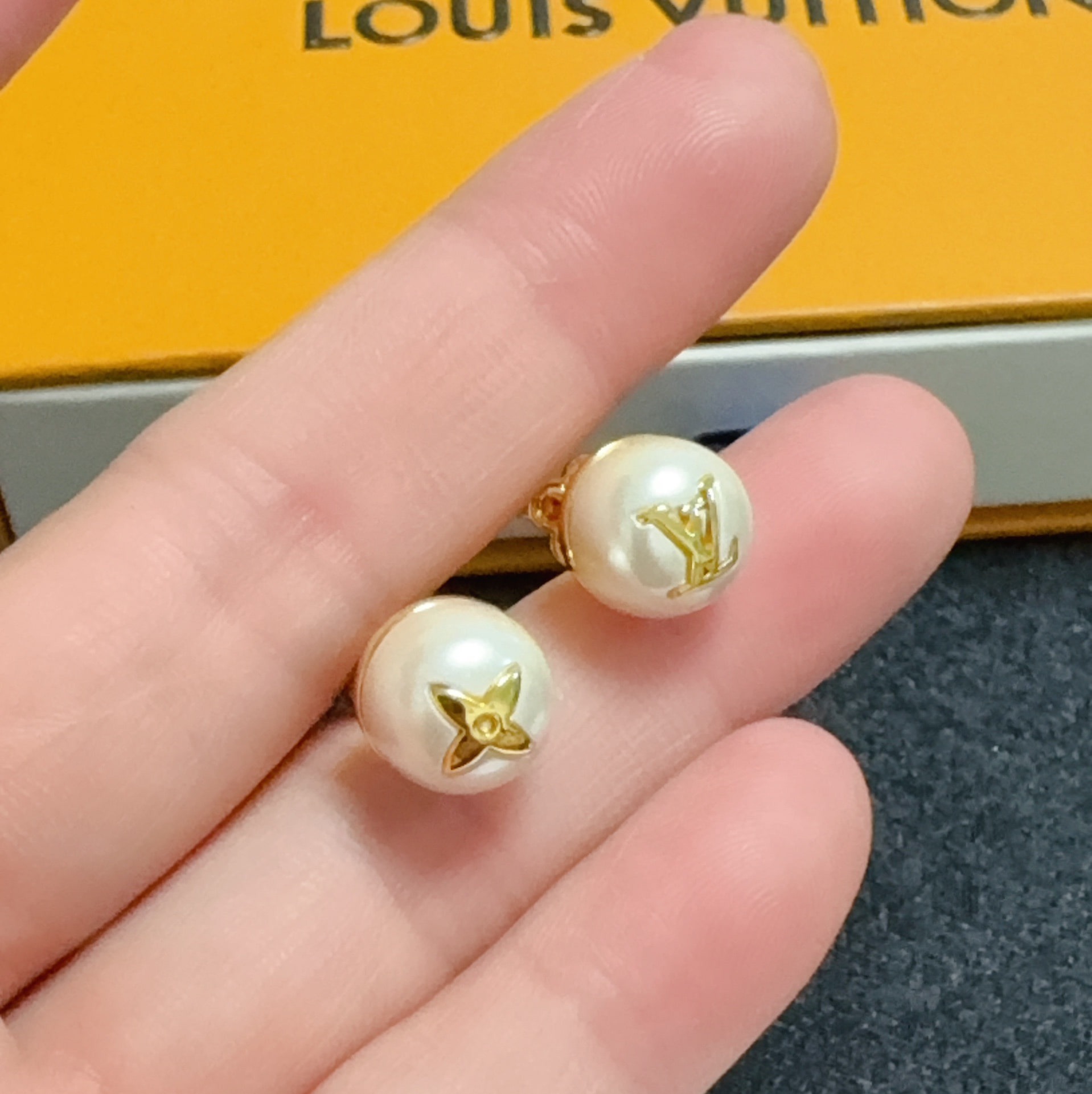 루이비통 레터링 고퀄리티 진주 화이트 이어링