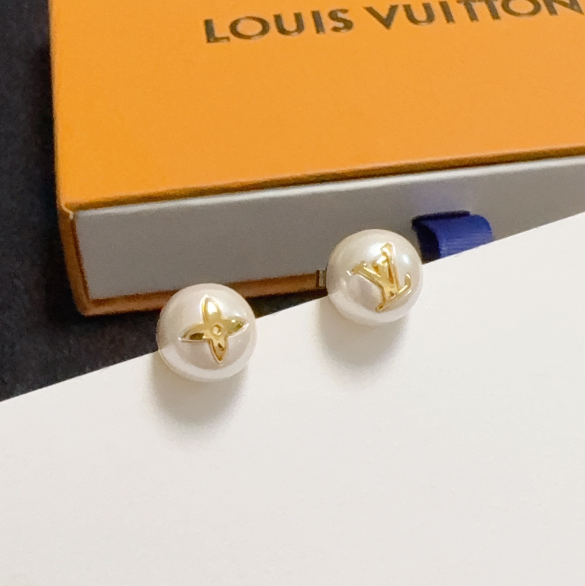 루이비통 레터링 고퀄리티 진주 화이트 이어링