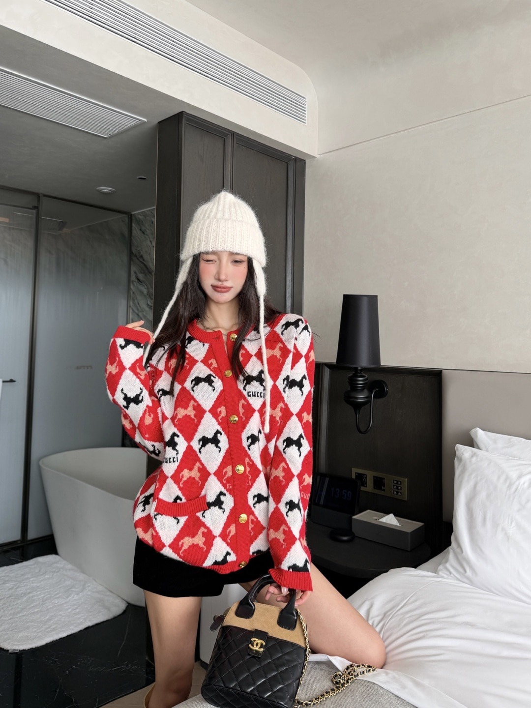 구찌 25 신상 라운드 니트 가디건