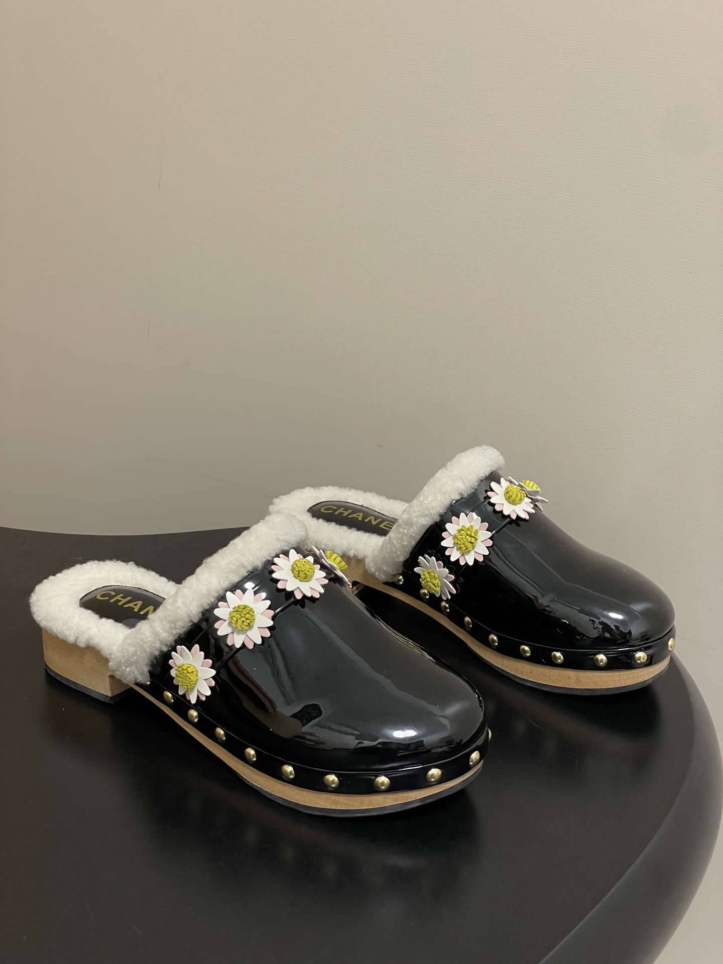 샤넬 신상 샤무드 클래식 울 슬리퍼