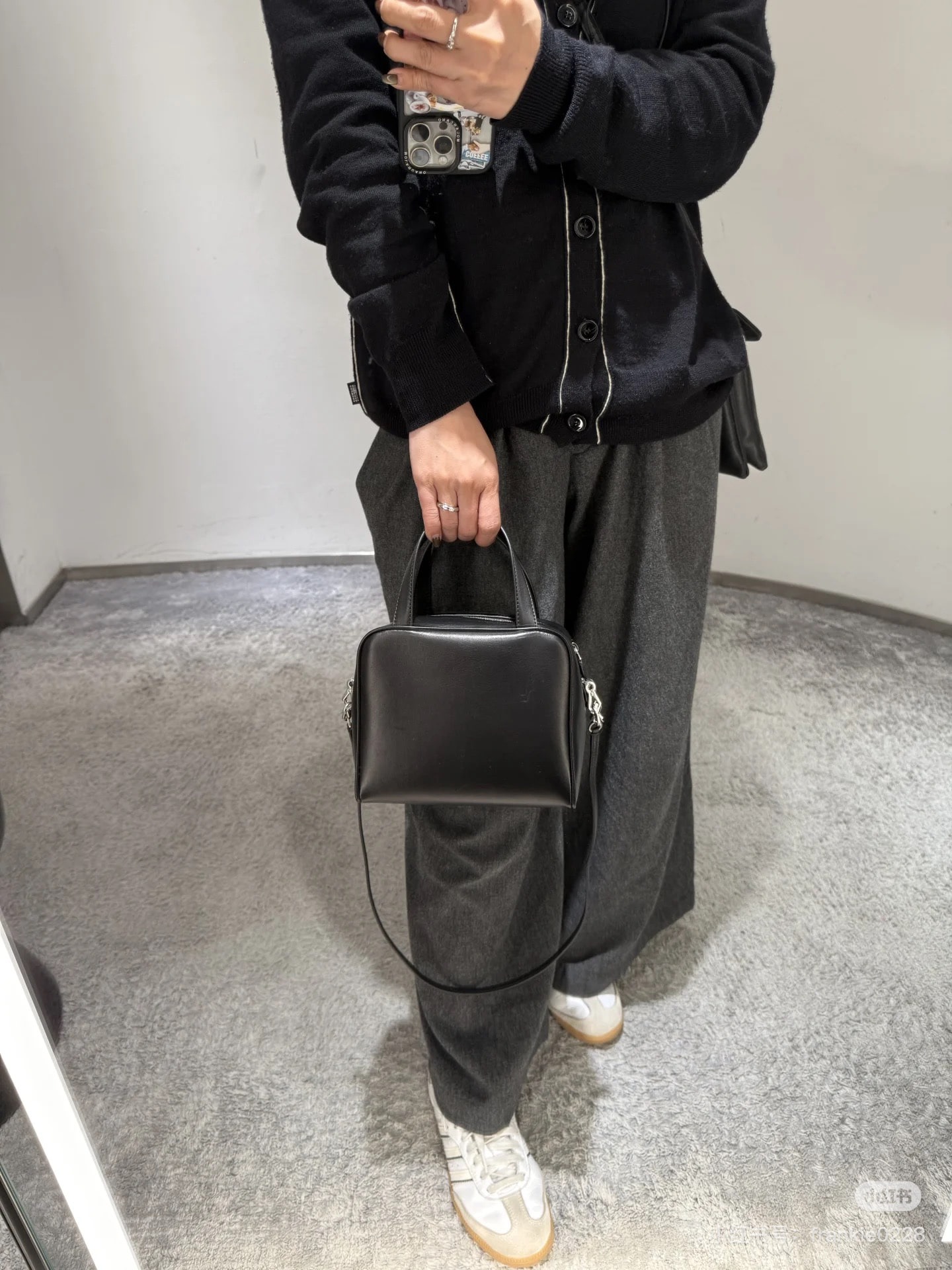 더로우 블랙 레이 도트백