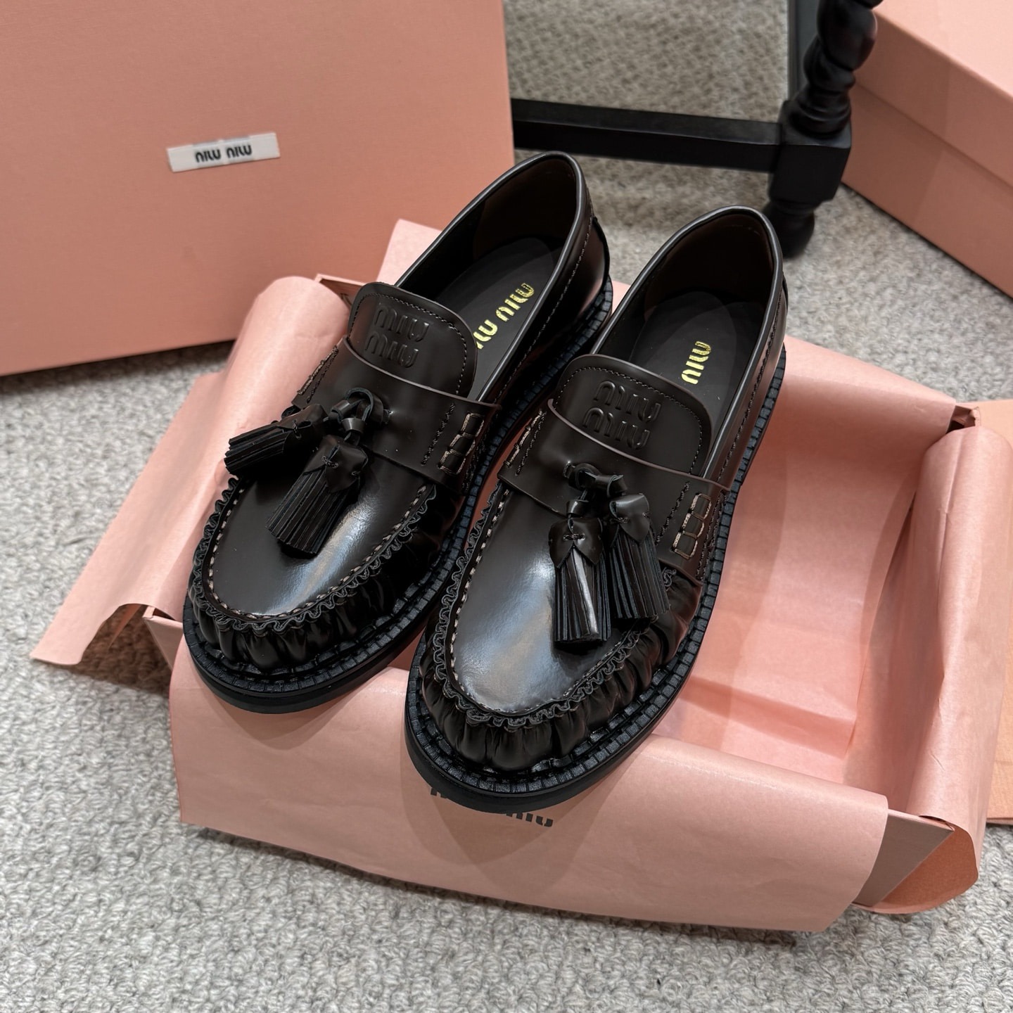 미우미우 26 신상 태슬 로퍼