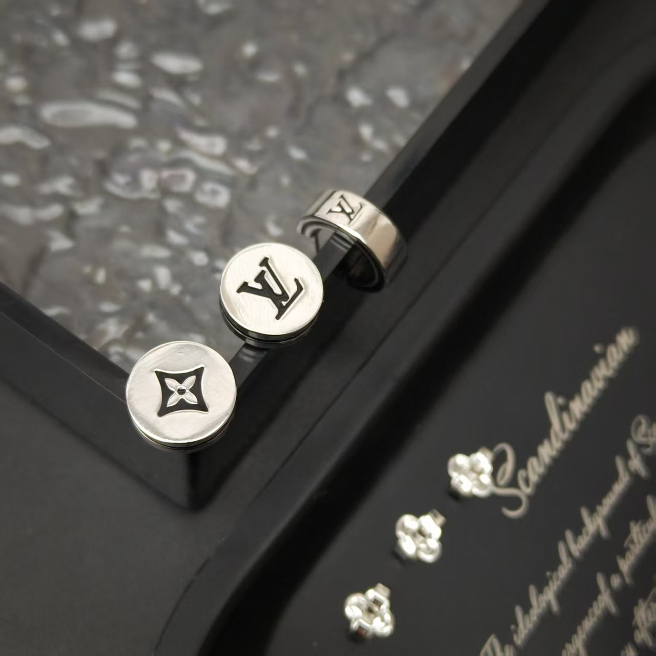 루이비통 테일러 귀걸이