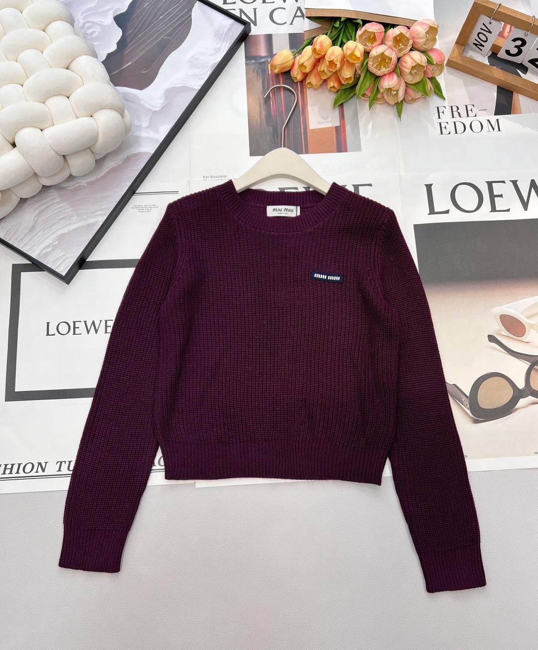 미우미우 레터링 패치 긴팔 니트