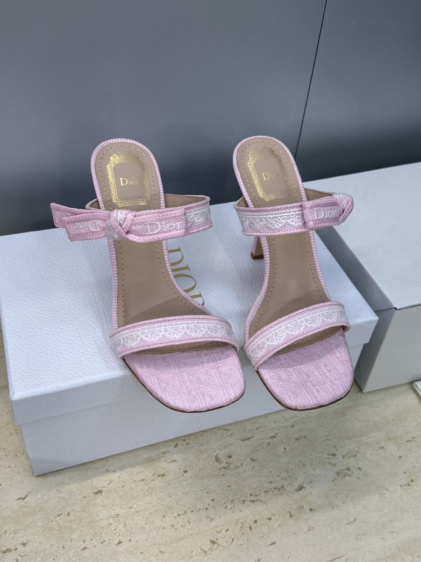 디올 26 신상 디웨이 뮬 힐