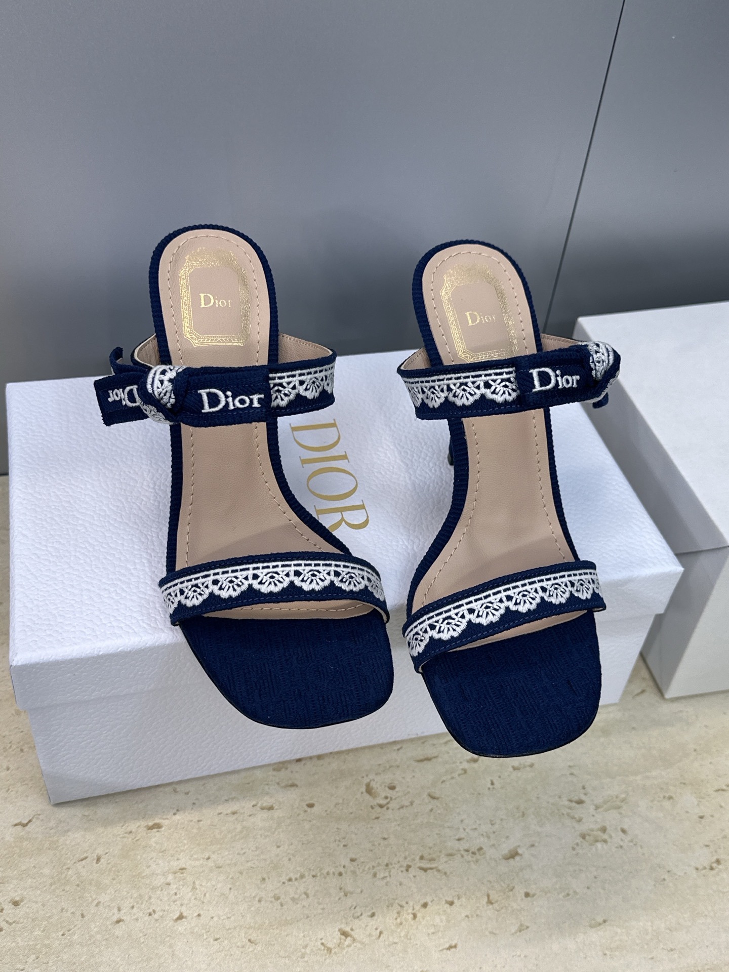 디올 26 신상 디웨이 뮬 힐