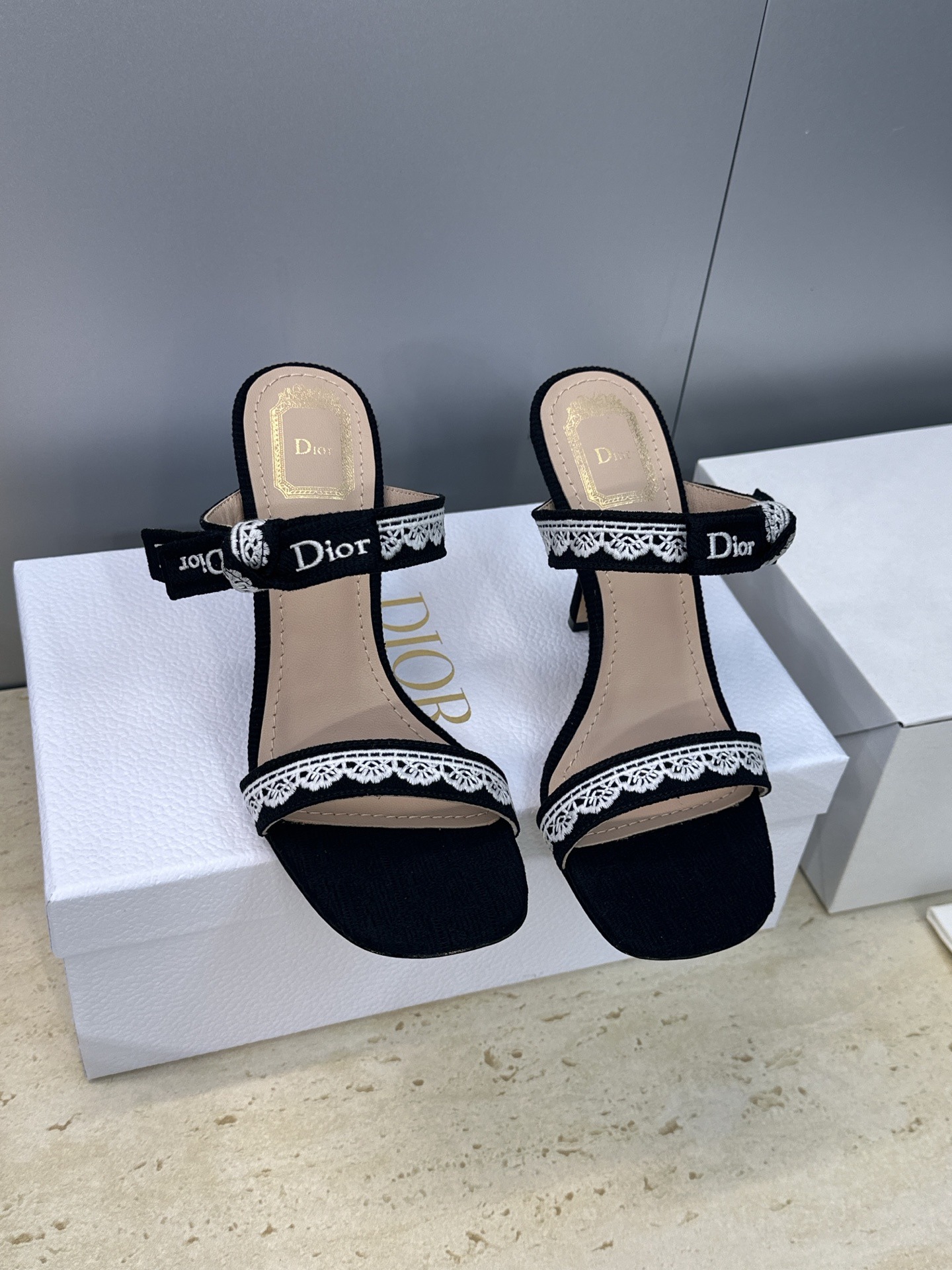 디올 26 신상 디웨이 뮬 힐