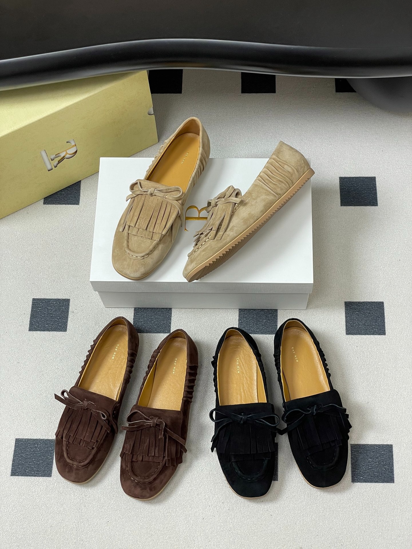 더로우 26 봄여름 신상 리본 태슬 플랫 로퍼